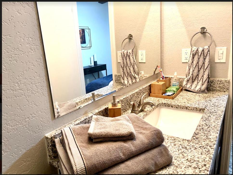 Private Bedroom Suite - Communal House Near Integris Oklahoma City Luaran gambar